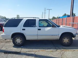 1996 GMC Jimmy SL with VIN 1GKDT13W4T2546327, listed as a IAAI auction lot 41966572 with 134,749 mi miles. Bid and sale history available at carsss.com. Image 14.
