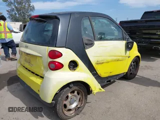 2010 Smart fortwo Pure z VIN WMEEJ3BA2AK365443, wystawiony jako IAAI lot #42293722 z przebiegiem 88 076 mil mil oraz . Historia ofert i sprzedaży dostępna na DreamBid. Obrazek 4.