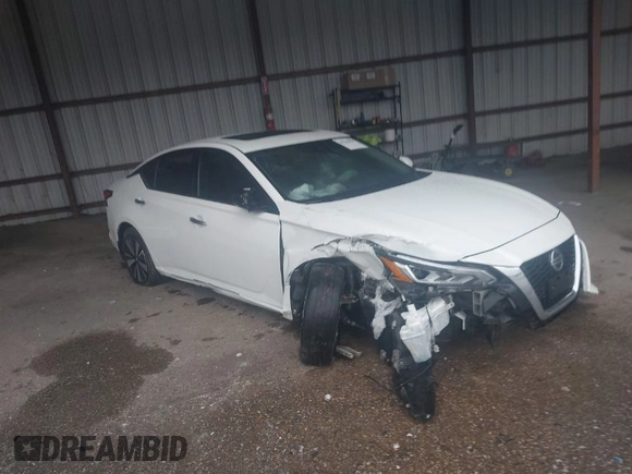 2020 Nissan Altima Platinum with VIN 1N4BL4FVXLN303262, listed as a IAAI auction lot 41541650 with 97,139 mi miles and . Bid and sale history available at carsss.com. Image 1.