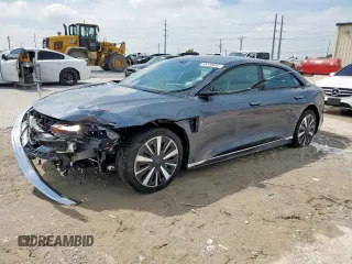 2023 Lucid Air Pure z VIN 50EA1PFA3PA007860, wystawiony jako Copart lot #55330695 z przebiegiem 11 340 mil mil oraz Szkody całkowita. Historia ofert i sprzedaży dostępna na DreamBid. Obrazek 1.