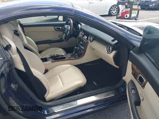 2013 Mercedes-Benz SLK 350 z VIN WDDPK5HA8DF054593, wystawiony jako IAAI lot #41821009 z przebiegiem 148 571 mil mil oraz . Historia ofert i sprzedaży dostępna na DreamBid. Obrazek 5.
