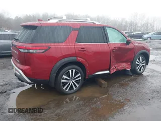 2024 Nissan Pathfinder Platinum z VIN 5N1DR3DJ1RC275508, wystawiony jako IAAI lot #41566678 z przebiegiem 5 326 mil mil oraz . Historia ofert i sprzedaży dostępna na DreamBid. Obrazek 4.