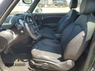 2013 MINI Convertible S с VIN WMWZP3C52DT705167, выставлен на аукционе Copart как лот 58661395 с пробегом 93 205 миль миль и Чистый • Clean title. История ставок и продаж доступна на DreamBid. Изображение 7.