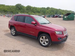 2016 Jeep Compass Latitude z VIN 1C4NJDEB8GD691172, wystawiony jako IAAI lot #42396044 z przebiegiem 172 012 mil mil oraz . Historia ofert i sprzedaży dostępna na DreamBid. Obrazek 1.