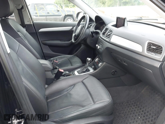 2015 Audi Q3 Premium Plus z VIN WA1EFCFS6FR001473, wystawiony jako IAAI lot #42795951 z przebiegiem 148 638 mil mil oraz . Historia ofert i sprzedaży dostępna na DreamBid. Obrazek 5.