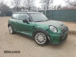 2023 MINI Hardtop Cooper SE z VIN WMW13DJ07P2T83092, wystawiony jako Copart lot #49223965 z przebiegiem 9 596 mil mil oraz Szkoda całkowita • Salvage title. Historia ofert i sprzedaży dostępna na DreamBid. Obrazek 4.