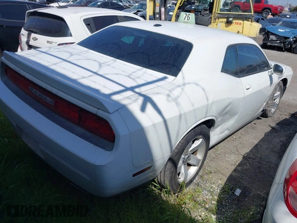 2013 Dodge Challenger SXT z VIN 2C3CDYAG8DH569468, wystawiony jako IAAI lot #41792206 z przebiegiem 161 439 mil mil oraz . Historia ofert i sprzedaży dostępna na DreamBid. Obrazek 4.