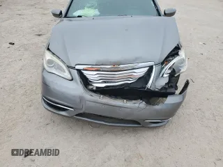 2013 Chrysler 200 Touring z VIN 1C3CCBBB2DN584591, wystawiony jako Copart lot #41503815 z przebiegiem Nie podano mil oraz Szkoda całkowita • Salvage title. Historia ofert i sprzedaży dostępna na DreamBid. Obrazek 12.