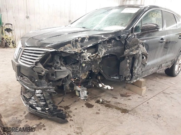 2016 Lincoln MKC Select with VIN 5LMCJ2D94GUJ11483, listed as a IAAI auction lot 41318582 with 170,660 mi miles. Bid and sale history available at carsss.com. Image 6.