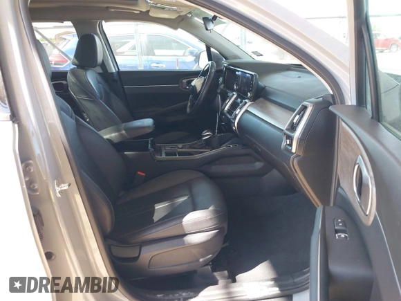 2022 Kia Sorento EX z VIN 5XYRH4LF8NG136238, wystawiony jako IAAI lot #41963656 z przebiegiem 78 713 mil mil oraz . Historia ofert i sprzedaży dostępna na DreamBid. Obrazek 5.