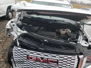 2024 GMC Yukon Denali with VIN 1GKS2DKL7RR178132, listed as a Copart auction lot 85315904 with 7,079 mi miles and Salvage Title. Bid and sale history available at carsss.com. Image 12.