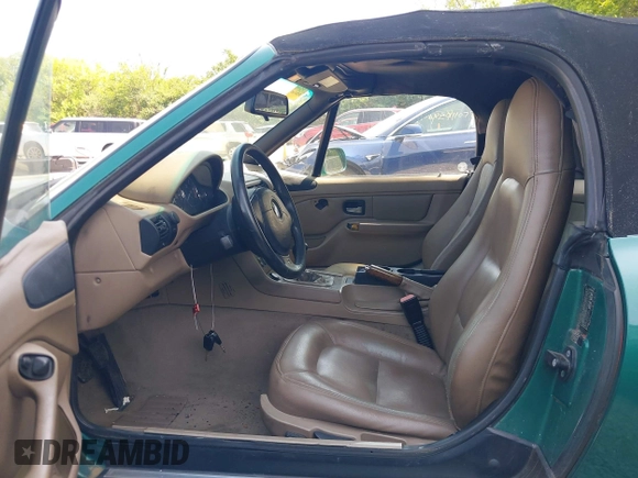 2001 BMW Z3 2.5 z VIN WBACN33431LK48268, wystawiony jako IAAI lot #42412396 z przebiegiem 202 315 mil mil oraz . Historia ofert i sprzedaży dostępna na DreamBid. Obrazek 5.
