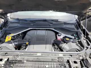 2024 Land Rover Range Rover SE z VIN SALKP9E93RA201584, wystawiony jako Copart lot #56042324 z przebiegiem 4 572 mil mil oraz Szkoda całkowita • Salvage title. Historia ofert i sprzedaży dostępna na DreamBid. Obrazek 13.