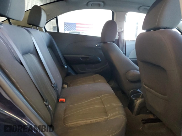 2015 Chevrolet Sonic LT z VIN 1G1JC5SH0F4191697, wystawiony jako Copart lot #88711955 z przebiegiem 126 569 mil mil oraz Szkoda całkowita • Salvage title. Historia ofert i sprzedaży dostępna na DreamBid. Obrazek 10.