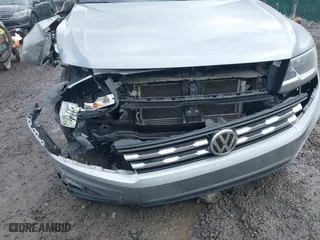 2020 Volkswagen Tiguan SE with VIN 3VV2B7AX2LM042731, listed as a IAAI auction lot 41645891 with 69,661 mi miles. Bid and sale history available at carsss.com. Image 17.