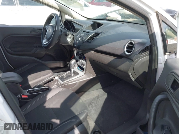 2018 Ford Fiesta SE z VIN 3FADP4EJXJM100407, wystawiony jako IAAI lot #42285374 z przebiegiem 90 261 mil mil oraz . Historia ofert i sprzedaży dostępna na DreamBid. Obrazek 5.