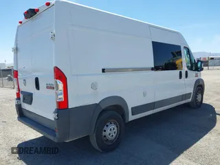 2018 Ram ProMaster Cargo z VIN 3C6URVHG3JE116329, wystawiony jako IAAI lot #42331735 z przebiegiem 161 377 mil mil oraz . Historia ofert i sprzedaży dostępna na DreamBid. Obrazek 4.