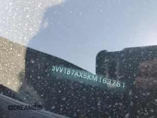 2019 Volkswagen Tiguan S z VIN 3VV1B7AX5KM163781, wystawiony jako Copart lot #53992325 z przebiegiem 81 585 mil mil oraz Szkoda całkowita • Salvage title. Historia ofert i sprzedaży dostępna na DreamBid. Obrazek 13.