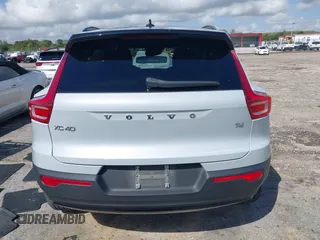 2022 Volvo XC40 R-Design z VIN YV4AC2HM9N2771189, wystawiony jako IAAI lot #41923125 z przebiegiem 24 125 mil mil oraz . Historia ofert i sprzedaży dostępna na DreamBid. Obrazek 17.