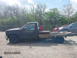 1994 Chevrolet Silverado 2500 z VIN 1GCFC24K6RE155578, wystawiony jako IAAI lot #42062238 z przebiegiem 303 962 mil mil oraz . Historia ofert i sprzedaży dostępna na DreamBid. Obrazek 14.