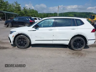 2022 Volkswagen Tiguan SE R-Line Black with VIN 3VV8B7AX0NM007523, listed as a IAAI auction lot 42457688 with 39,084 mi miles and . Bid and sale history available at DreamBid. Image 14.