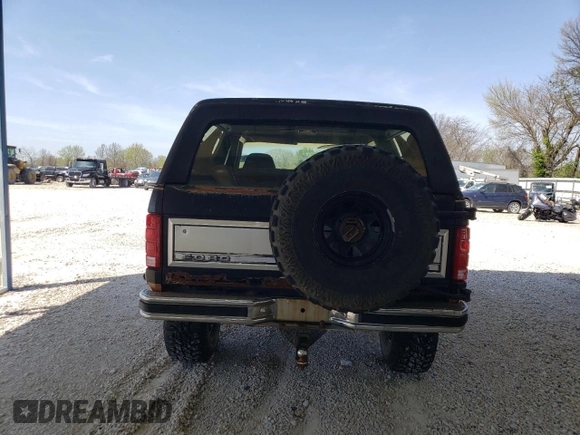 1981 Ford Bronco z VIN 1FMEU15G9BLA33517, wystawiony jako Copart lot #52392705 z przebiegiem 14 929 mil mil oraz Czysty tytuł • Clean title. Historia ofert i sprzedaży dostępna na DreamBid. Obrazek 6.