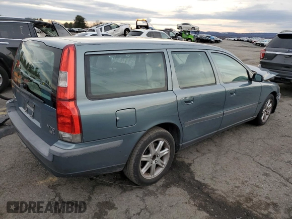 2004 Volvo V70 with VIN YV1SW59V842399389, listed as a Copart auction lot 85686774 with 135,634 mi miles and Salvage Title. Bid and sale history available at carsss.com. Image 3.