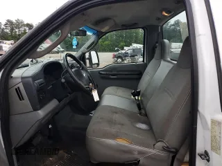 2006 Ford F-250 z VIN 1FDNF20506EC75421, wystawiony jako Copart lot #58069295 z przebiegiem 176 547 mil mil oraz Szkoda całkowita • Salvage title. Historia ofert i sprzedaży dostępna na DreamBid. Obrazek 7.