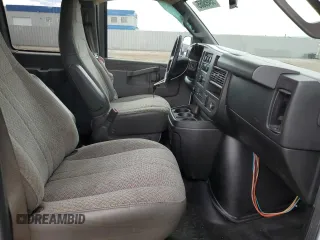 2018 GMC Savana z VIN 1GJZ7PFG4J1240284, wystawiony jako Copart lot #55495065 z przebiegiem 96 769 mil mil oraz Szkody całkowita. Historia ofert i sprzedaży dostępna na DreamBid. Obrazek 7.