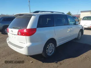 2008 Toyota Sienna XLE with VIN 5TDZK22C78S204839, listed as a IAAI auction lot 41759721 with 238,000 mi miles. Bid and sale history available at carsss.com. Image 4.
