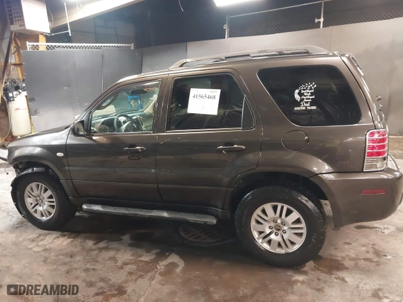 2005 Mercury Mariner Luxury with VIN 4M2YU57115DJ31547, listed as a IAAI auction lot 41565468 with 68,061 mi miles. Bid and sale history available at carsss.com. Image 15.