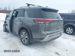 2022 Nissan Pathfinder SL z VIN 5N1DR3CC1NC264876, wystawiony jako IAAI lot #41638864 z przebiegiem 47 405 mil mil oraz . Historia ofert i sprzedaży dostępna na DreamBid. Obrazek 3.
