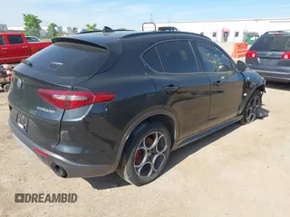 2022 Alfa Romeo Stelvio Veloce z VIN ZASPAKBN6N7D24902, wystawiony jako IAAI lot #42225536 z przebiegiem 87 377 mil mil oraz . Historia ofert i sprzedaży dostępna na DreamBid. Obrazek 4.
