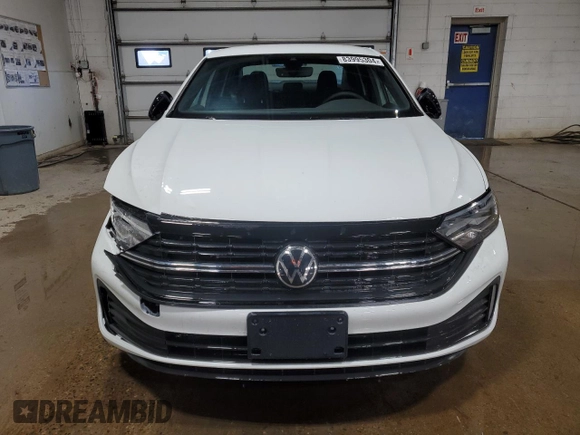 2024 Volkswagen Jetta Sport z VIN 3VWAM7BU9RM092279, wystawiony jako Copart lot #83995304 z przebiegiem 1 439 mil mil oraz Szkoda całkowita • Salvage title. Historia ofert i sprzedaży dostępna na DreamBid. Obrazek 5.