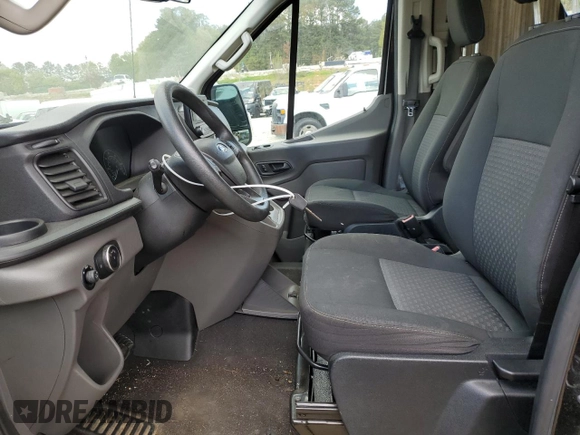 2020 Ford Transit Passenger XL z VIN 1FBAX2C82LKA61389, wystawiony jako Copart lot #51582815 z przebiegiem 137 866 mil mil oraz Czysty tytuł • Clean title. Historia ofert i sprzedaży dostępna na DreamBid. Obrazek 7.