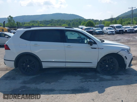 2022 Volkswagen Tiguan SE R-Line Black with VIN 3VV8B7AX0NM007523, listed as a IAAI auction lot 42457688 with 39,084 mi miles and . Bid and sale history available at DreamBid. Image 13.