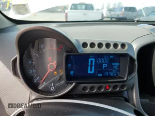 2014 Chevrolet Sonic LTZ z VIN 1G1JE5SB1E4212027, wystawiony jako Copart lot #50271495 z przebiegiem 197 857 mil mil oraz Czysty tytuł • Clean title. Historia ofert i sprzedaży dostępna na DreamBid. Obrazek 9.