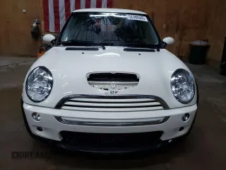 2005 MINI Hardtop S with VIN WMWRE33485TD93762, listed as a Copart auction lot 52388305 with 94,715 mi miles and Clean Title. Bid and sale history available at DreamBid. Image 5.