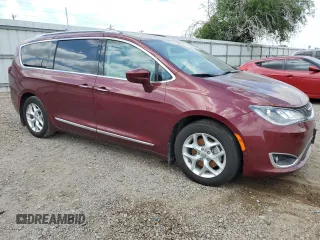 2018 Chrysler Pacifica Touring L Plus z VIN 2C4RC1EG9JR106271, wystawiony jako Copart lot #52977135 z przebiegiem 53 484 mil mil oraz Szkody całkowita. Historia ofert i sprzedaży dostępna na DreamBid. Obrazek 4.