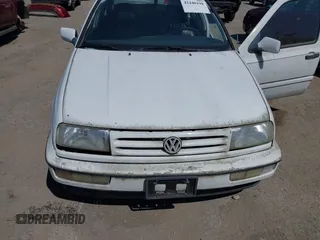 1995 Volkswagen Jetta GLS z VIN 3VWSC81H7SM082888, wystawiony jako IAAI lot #42440198 z przebiegiem 96 029 mil mil oraz . Historia ofert i sprzedaży dostępna na DreamBid. Obrazek 6.