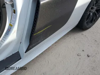 2015 Audi R8 5.2L z VIN WUAANAFG8F7001934, wystawiony jako Copart lot #76660884 z przebiegiem Nie podano mil oraz Szkoda całkowita • Salvage title. Historia ofert i sprzedaży dostępna na DreamBid. Obrazek 12.