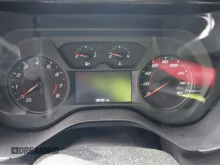 2020 Chevrolet Camaro 1LT z VIN 1G1FB1RX8L0115081, wystawiony jako IAAI lot #42081920 z przebiegiem 38 793 mil mil oraz . Historia ofert i sprzedaży dostępna na DreamBid. Obrazek 7.