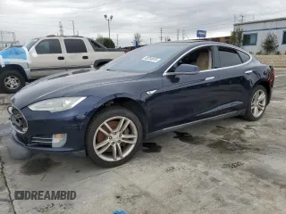 2014 Tesla Model S 60 z VIN 5YJSA1H19EFP49431, wystawiony jako Copart lot #48254975 z przebiegiem Nie podano mil oraz Szkoda całkowita • Salvage title. Historia ofert i sprzedaży dostępna na DreamBid. Obrazek 1.