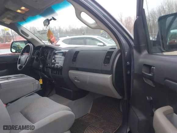 2008 Toyota Tundra with VIN 5TFLU52198X012350, listed as a IAAI auction lot 41306862 with 189,210 mi miles. Bid and sale history available at carsss.com. Image 5.