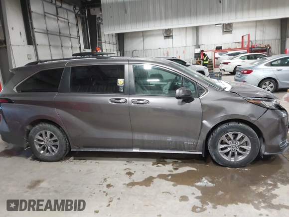 2021 Toyota Sienna XLE with VIN 5TDYSKFC4MS031961, listed as a IAAI auction lot 41601788 with 56,640 mi miles. Bid and sale history available at carsss.com. Image 13.