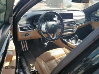 2016 BMW 7 Series 750i z VIN WBA7F0C57GGM20650, wystawiony jako Copart lot #57177555 z przebiegiem 113 632 mil mil oraz Tytuł czysty. Historia ofert i sprzedaży dostępna na DreamBid. Obrazek 8.