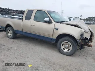 2000 Ford F-150 XL z VIN 1FTRX17L1YNA50543, wystawiony jako IAAI lot #41864001 z przebiegiem 251 925 mil mil oraz . Historia ofert i sprzedaży dostępna na DreamBid. Obrazek 1.
