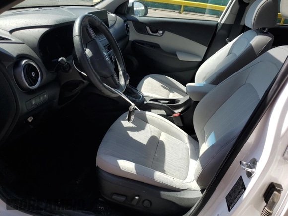 2023 Hyundai Kona SEL с VIN KM8K3CAB7PU929571, выставлен на аукционе Copart как лот 58077185 с пробегом 22 625 миль миль и Списание • Salvage title. История ставок и продаж доступна на DreamBid. Изображение 7.