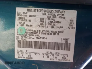 2001 Ford F-250 XL с VIN 3FTNX20L21MA35824, выставлен на аукционе Copart как лот 61767344 с пробегом 160 499 миль миль и Списание • Salvage title. История ставок и продаж доступна на DreamBid. Изображение 12.