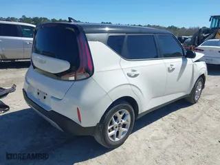 2024 Kia Soul LX with VIN KNDJ23AU0R7236315, listed as a IAAI auction lot 41818957 with 30,661 mi miles. Bid and sale history available at carsss.com. Image 4.